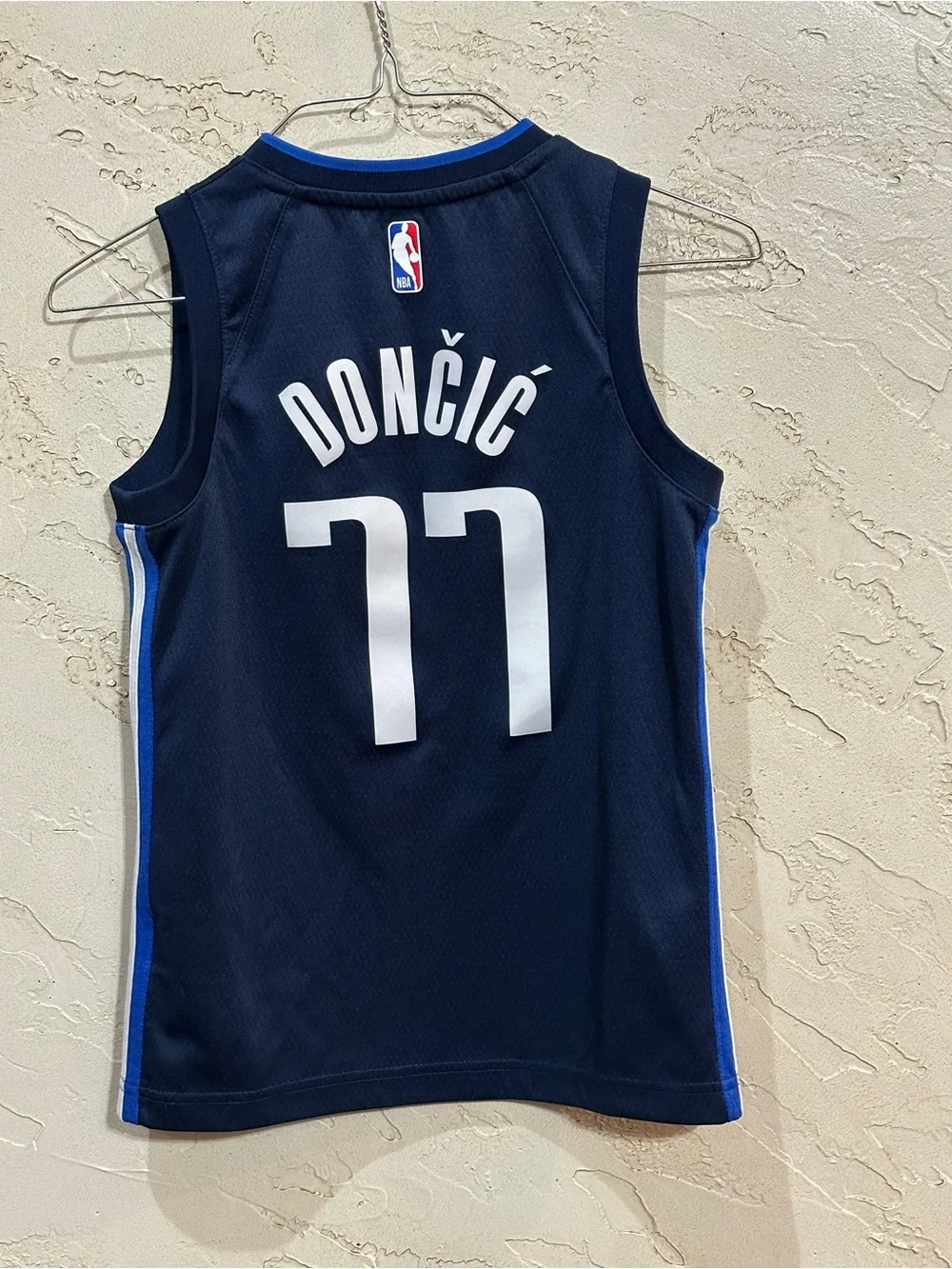 Nike Youth Dallas Mavericks #77 Luka Doncic Statement Edition Jersey size Small